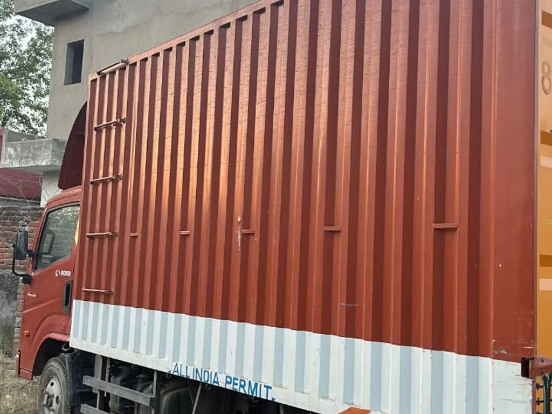 Heavy-duty closed container relocation truck standing ready for road journey